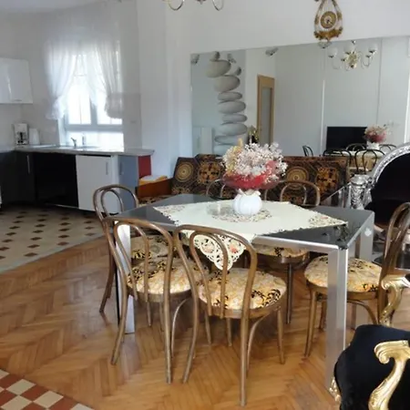 アパート Croatia Borik Big Family With Garden View Number 6 ザダル