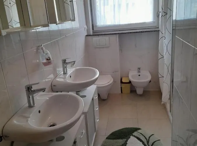 アパート Croatia Borik Big Family With Garden View Number 6 ザダル